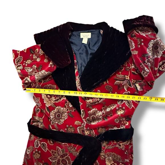 VTG Victoria's Secret Gold Label Red Black Paisley Floral Velvet Robe M/L Chunky - Picture 6 of 16